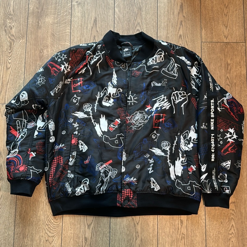 Nike All Over Graffiti Print Logo Men’s Hypebeast Bomber Jacket CJ5042-010